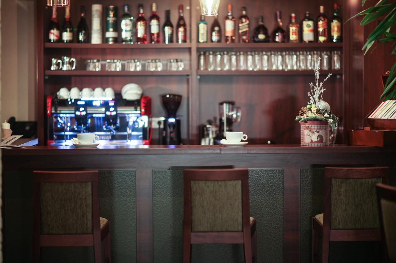 Victoria Bulevard Hotel Brasov Ngoại thất bức ảnh