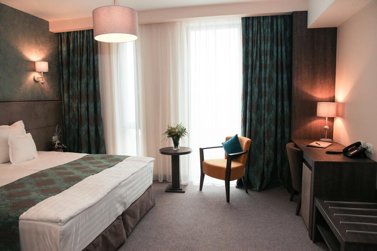 Victoria Bulevard Hotel Brasov Ngoại thất bức ảnh