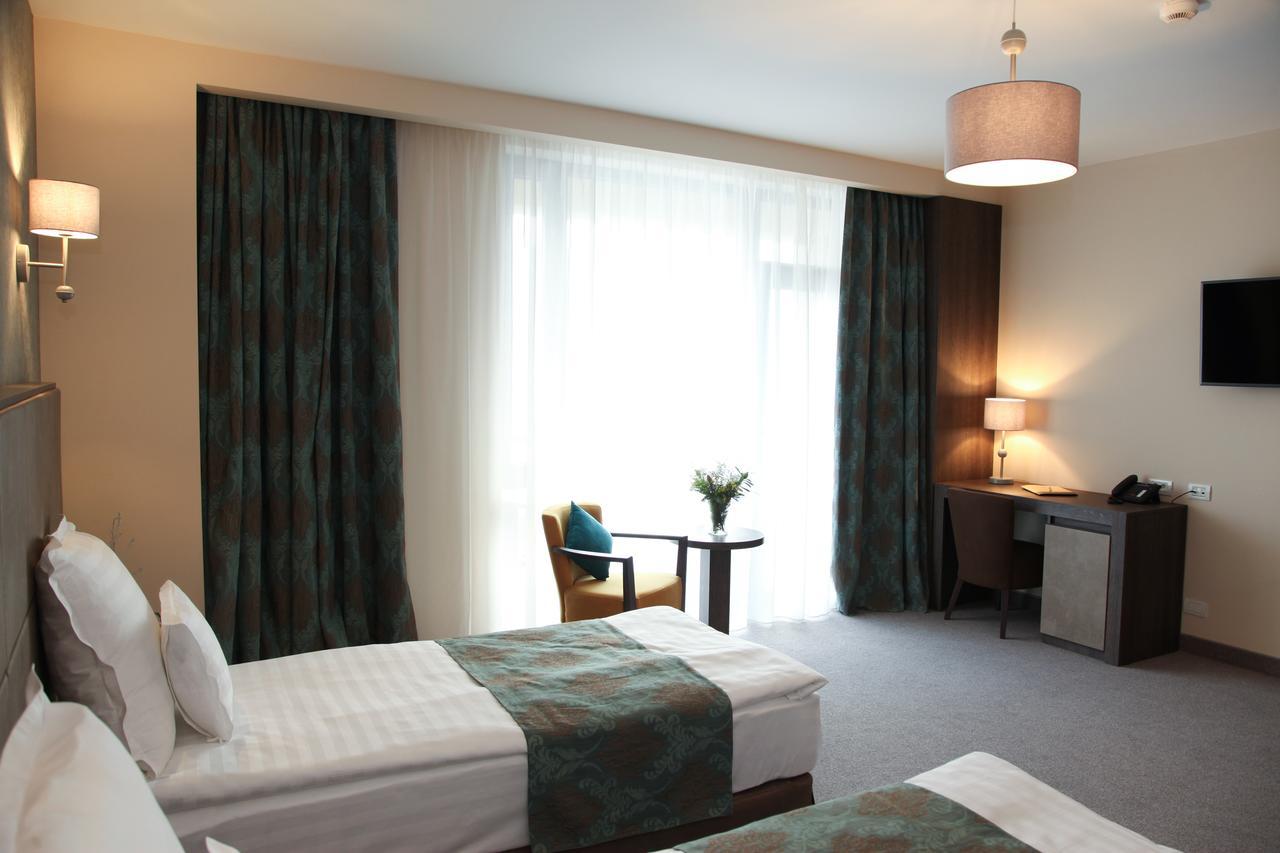 Victoria Bulevard Hotel Brasov Ngoại thất bức ảnh