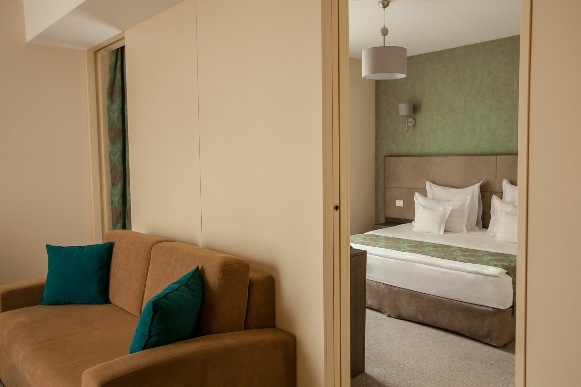 Victoria Bulevard Hotel Brasov Ngoại thất bức ảnh