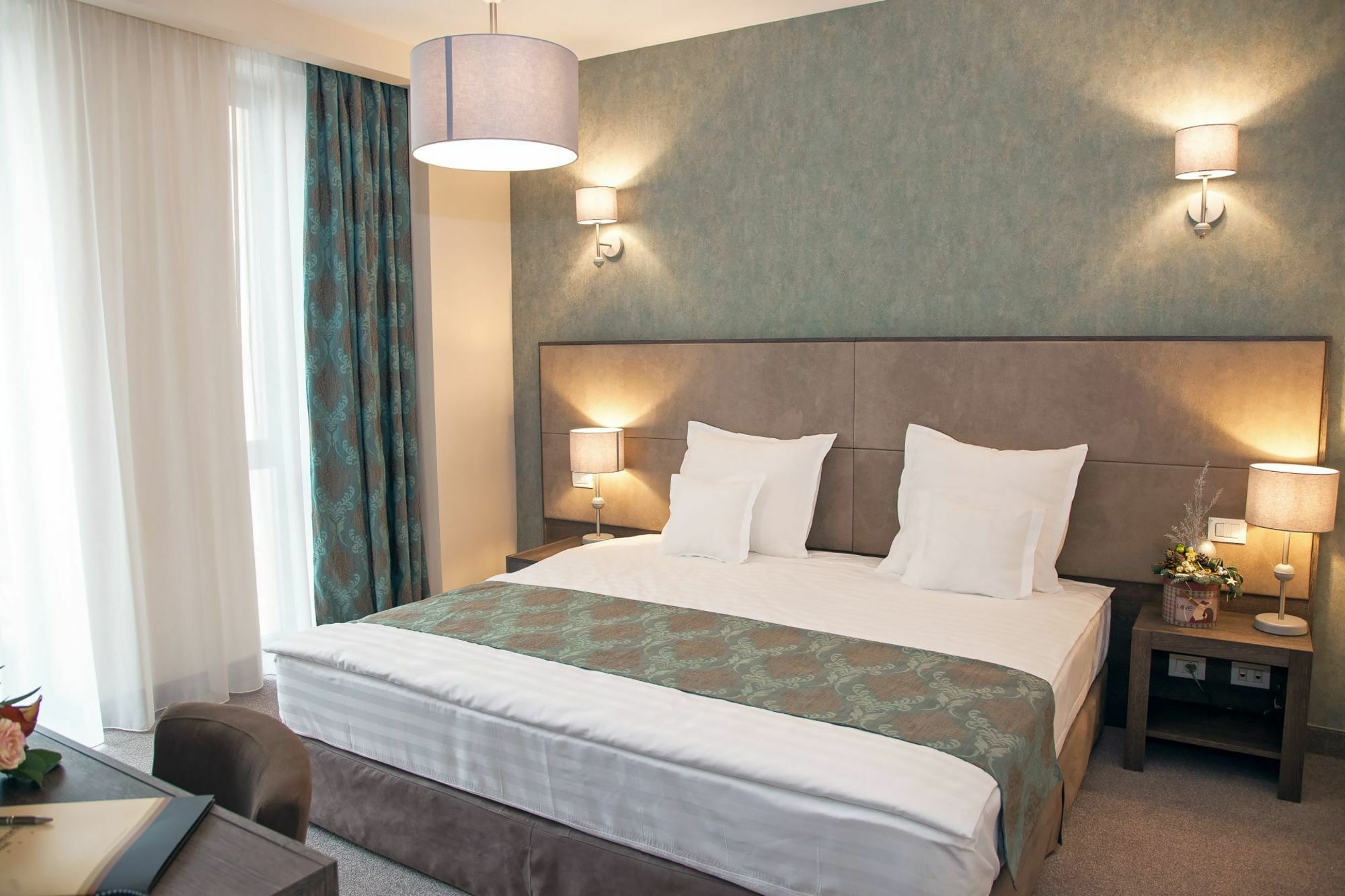 Victoria Bulevard Hotel Brasov Ngoại thất bức ảnh